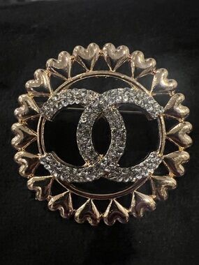 CHANEL Gold-Tone Crystal Double C Heart-Edged Circle Brooch